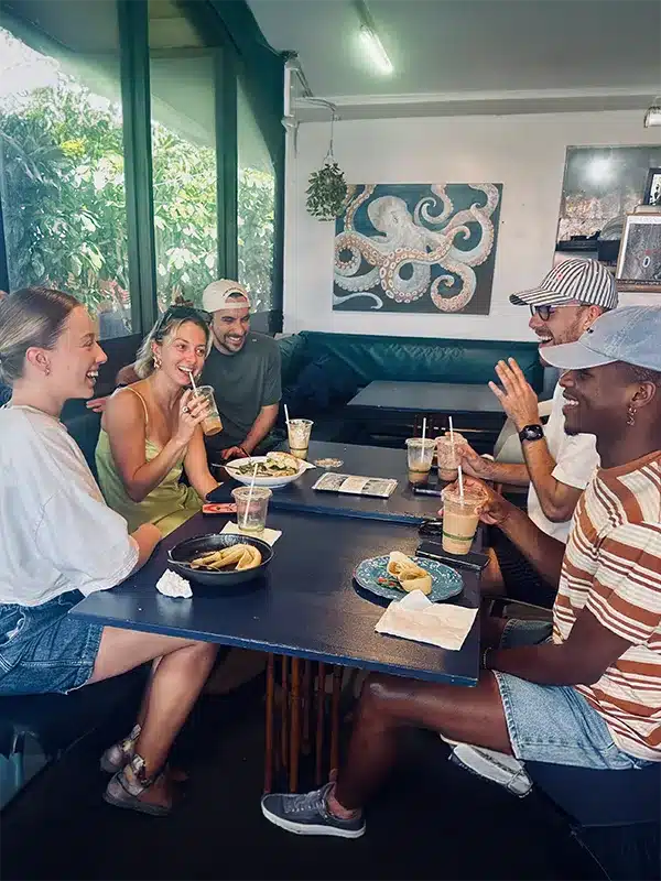 Cafe Friends 600v